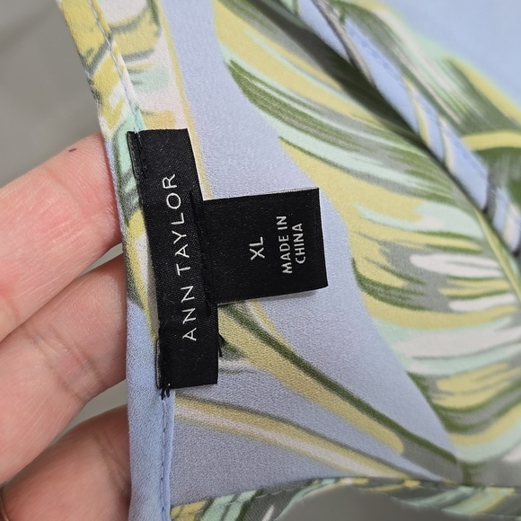 {Ann Taylor} Tropical Leaf Print Blouse in Blue and Green - Size XL - Picture 11 of 12